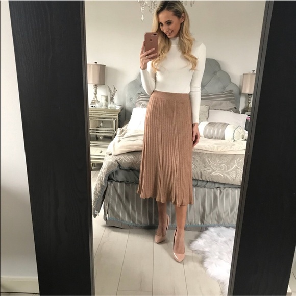 Elegant Knitted Pleated High Waist Skirt - Picture 3 of 8